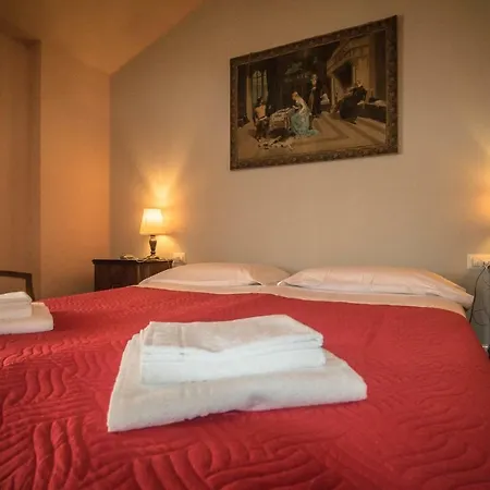 Domus Claudia Augusta Apartment